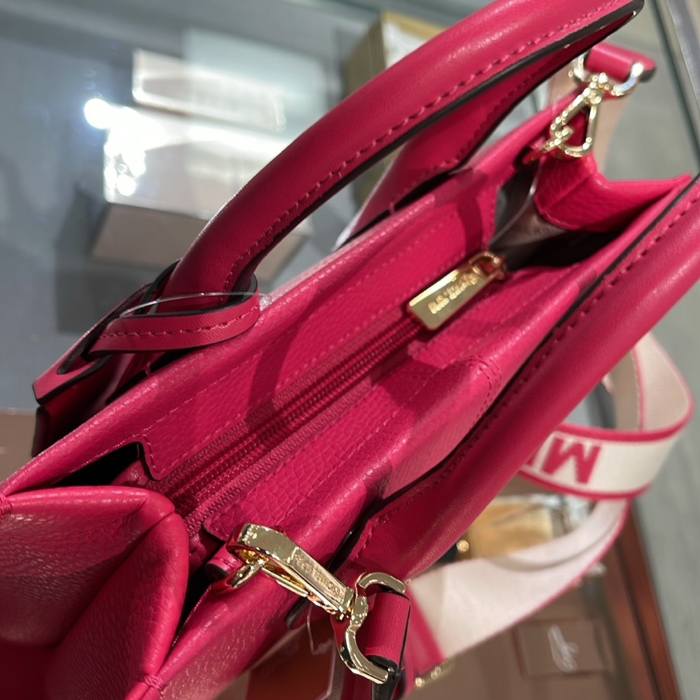 Michael Kors Mirella Small Pebbled Leather Shopper Crossbody XBODY Bag MK
NWT - Picture 6 of 16